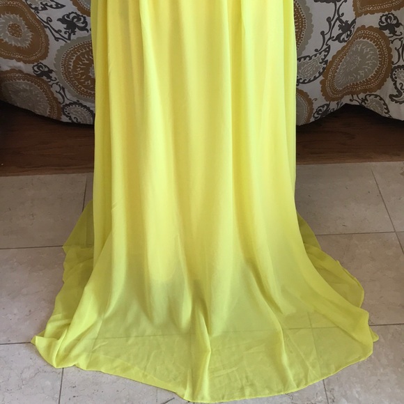 Yellow dress - Picture 3 of 8